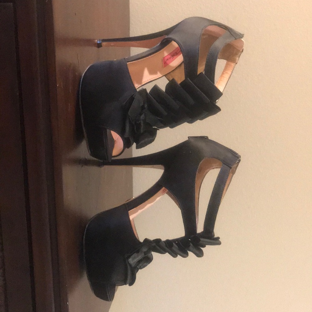 Black platform pumps - Picture 2 of 4